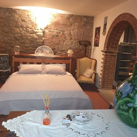 Helga'S House- Una Finestra Sul Borgo Ambra Exterior photo