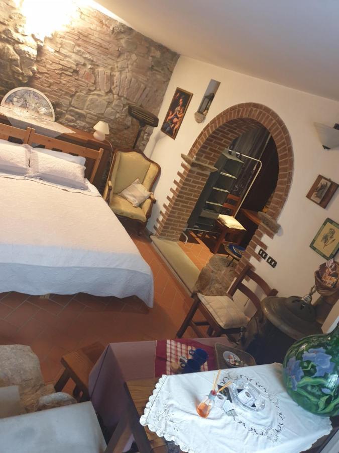 Helga'S House- Una Finestra Sul Borgo Ambra Exterior photo