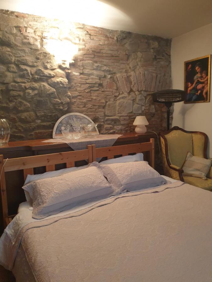 Helga'S House- Una Finestra Sul Borgo Ambra Exterior photo